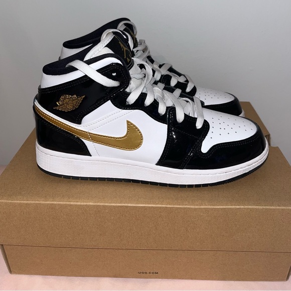 ~SOLD~ Jordan AJ 1 Mid - GS / Black/Metallic, Gold/White Size 6.5Y - Picture 2 of 8